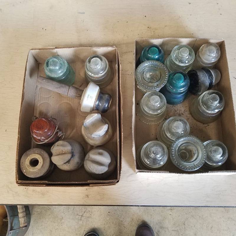 lot 7225 image: Glass and Porcelain insulators