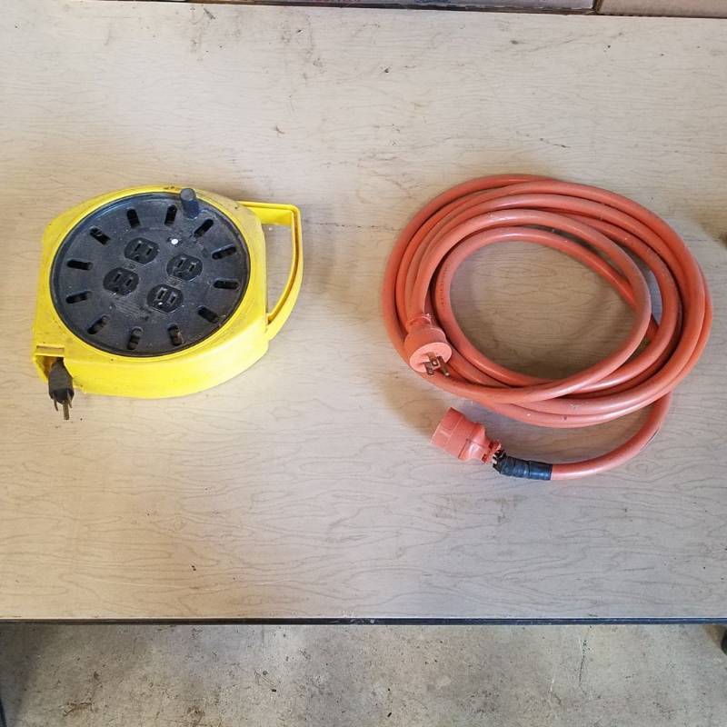 lot 7228 image: electrical reel and cord