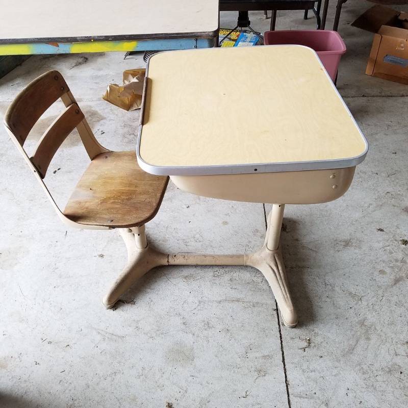 lot 7236 image: school desk