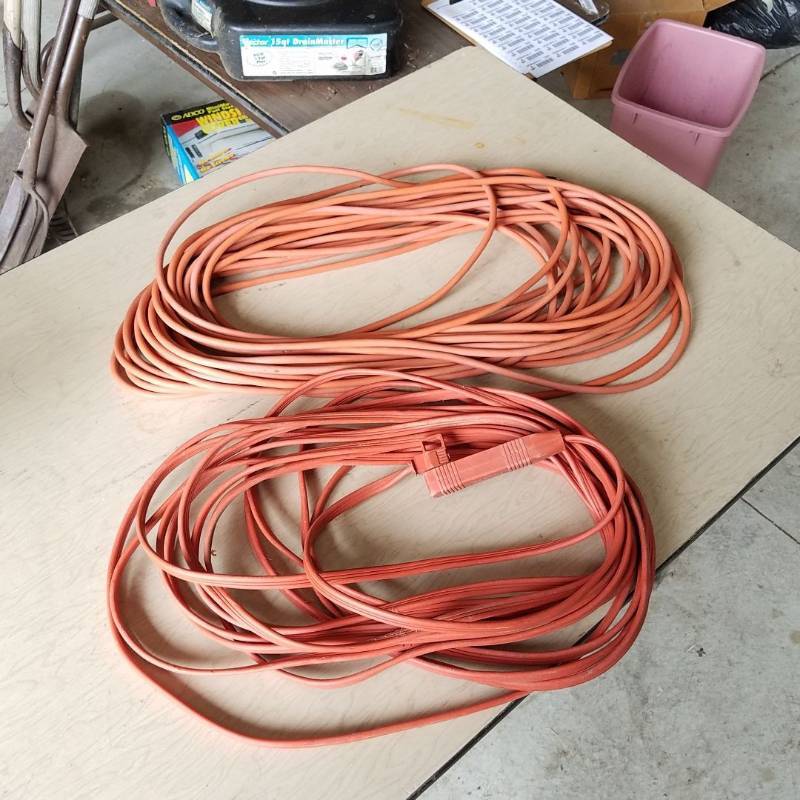 lot 7241 image: two extension cords