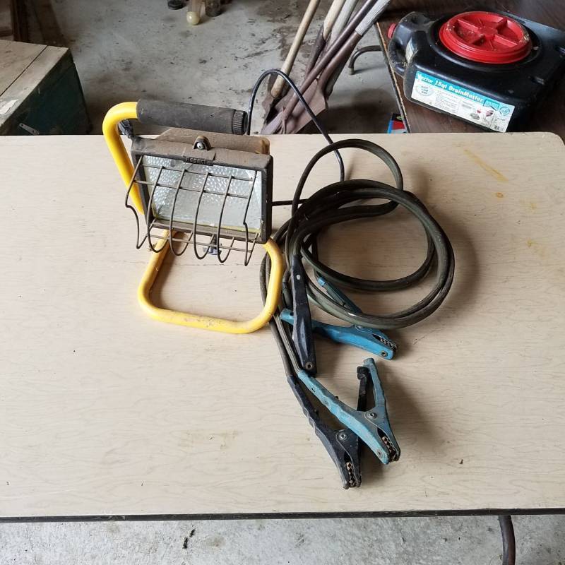 lot 7243 image: work light and jumper cables
