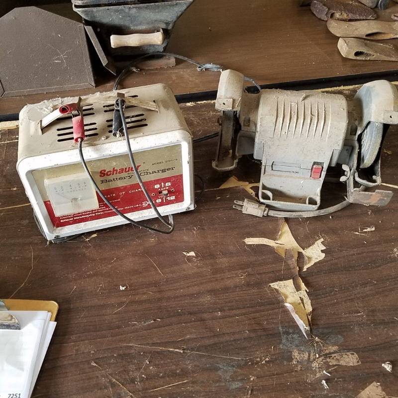 lot 7251 image: bench grinder - works and battery charger - only works on 6 volt