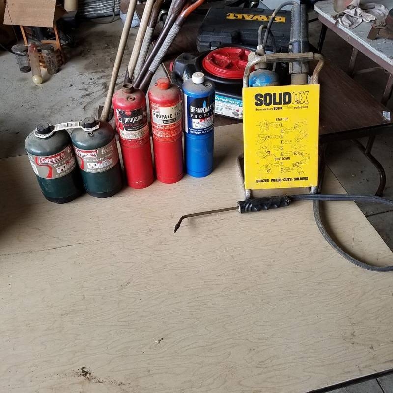 lot 7252 image: solidox welding torch and 5 extra cans of fuel