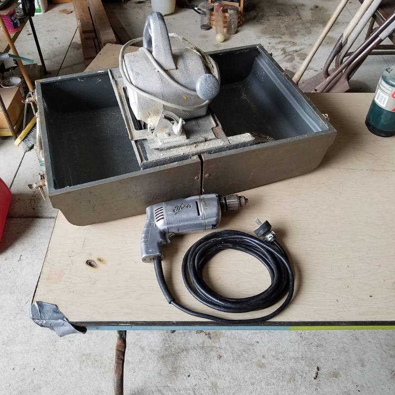 lot 7253 image: Craftsman circular saw and Thor electric drill