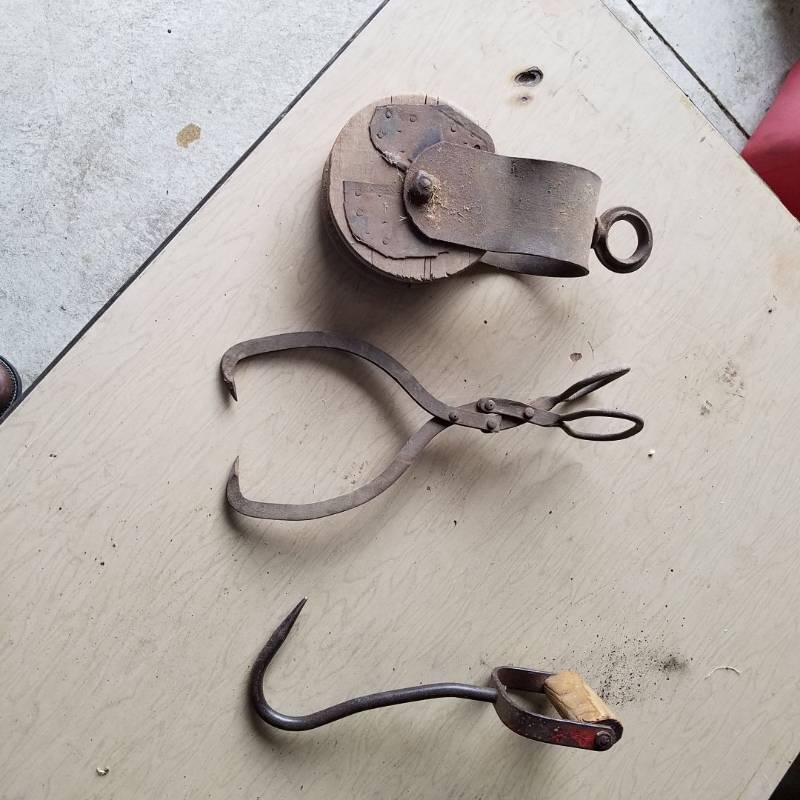 lot 7258 image: hay hook, ice Tong, pulley