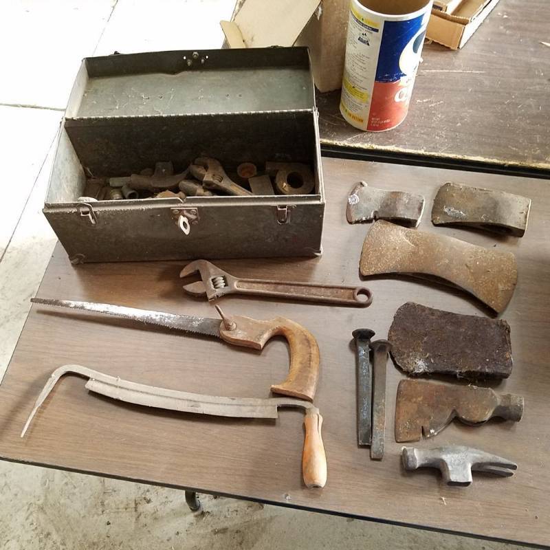 lot 7259 image: toolbox and Contents, including draw knife