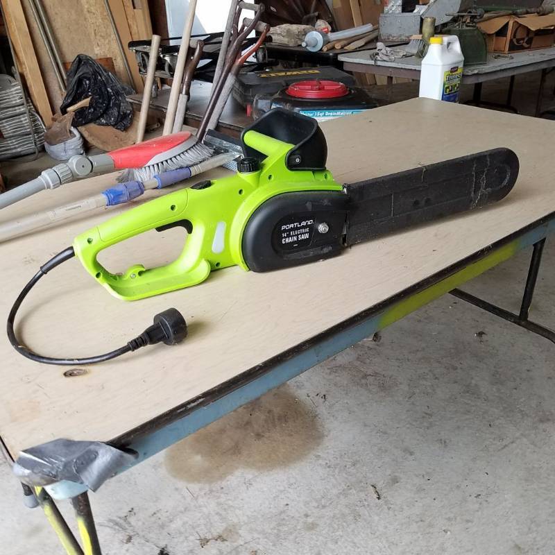 lot 7263 image: Portland 14 inch electric chainsaw