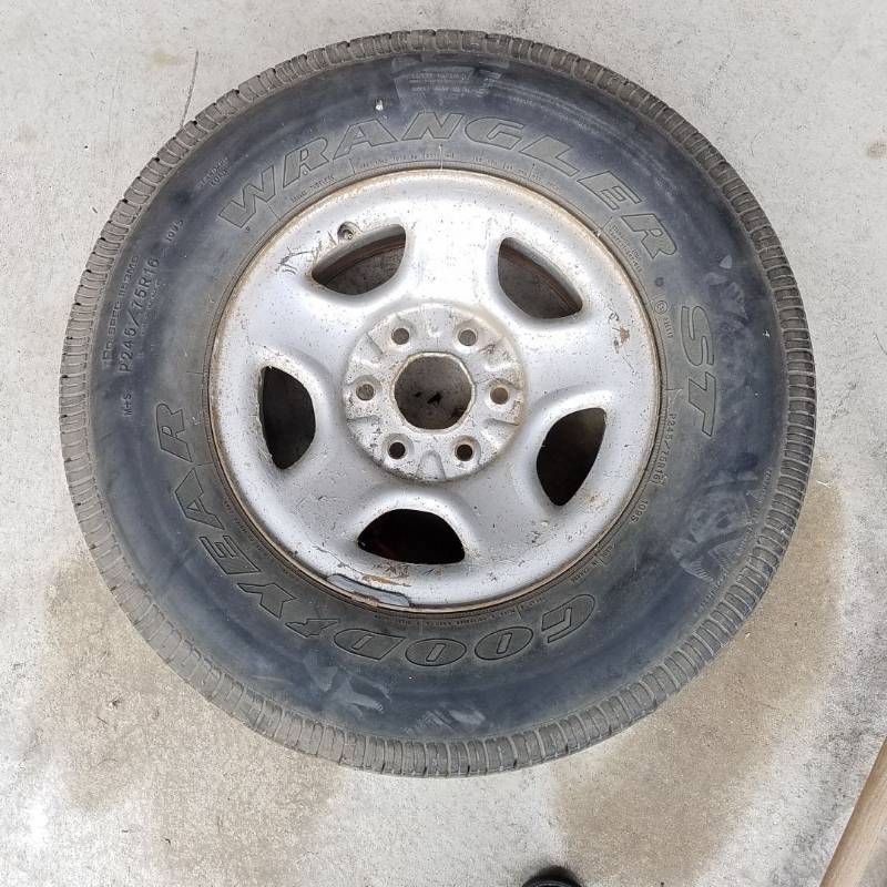 lot 7267 image: Tire and wheel