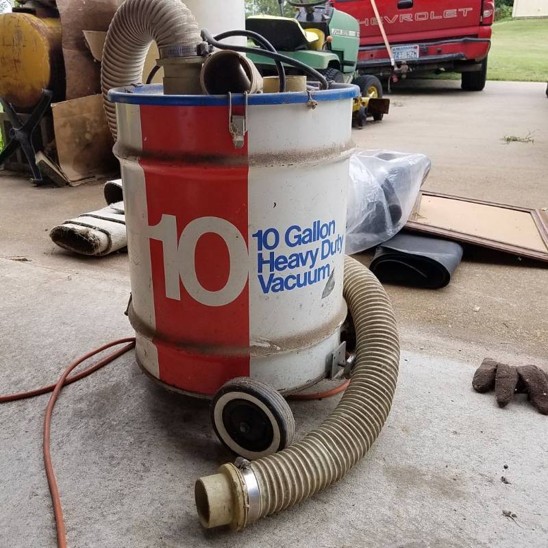 lot 7269 image: 10 gallon heavy duty vacuum - works