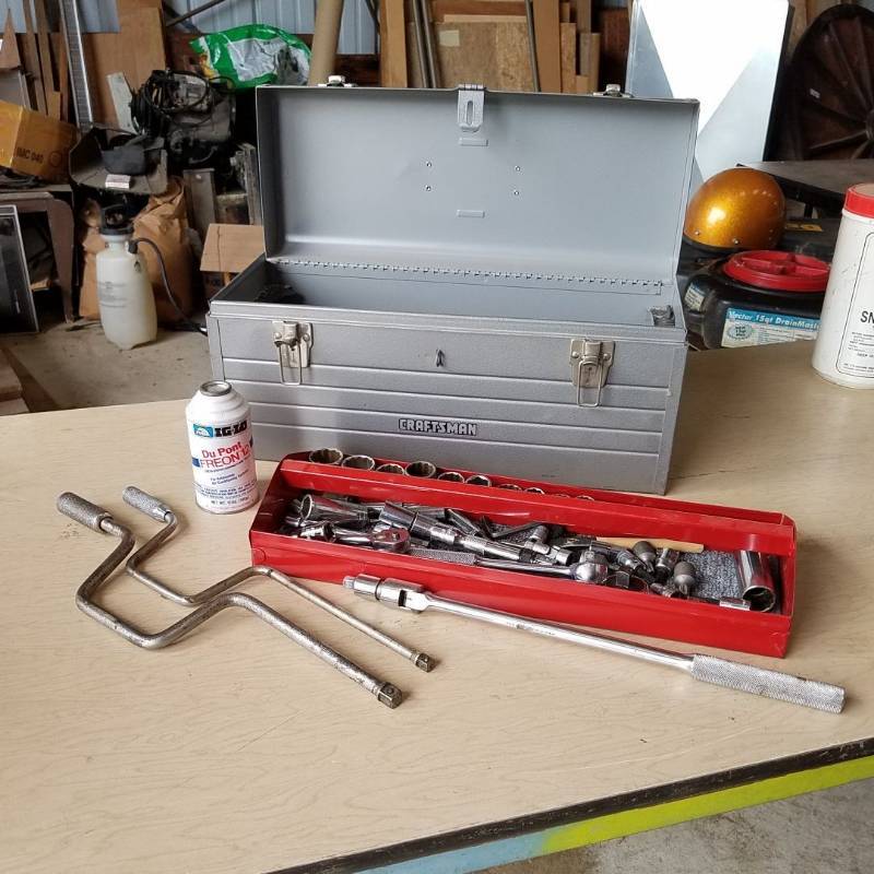 lot 7281 image: Craftsman tool box and contents