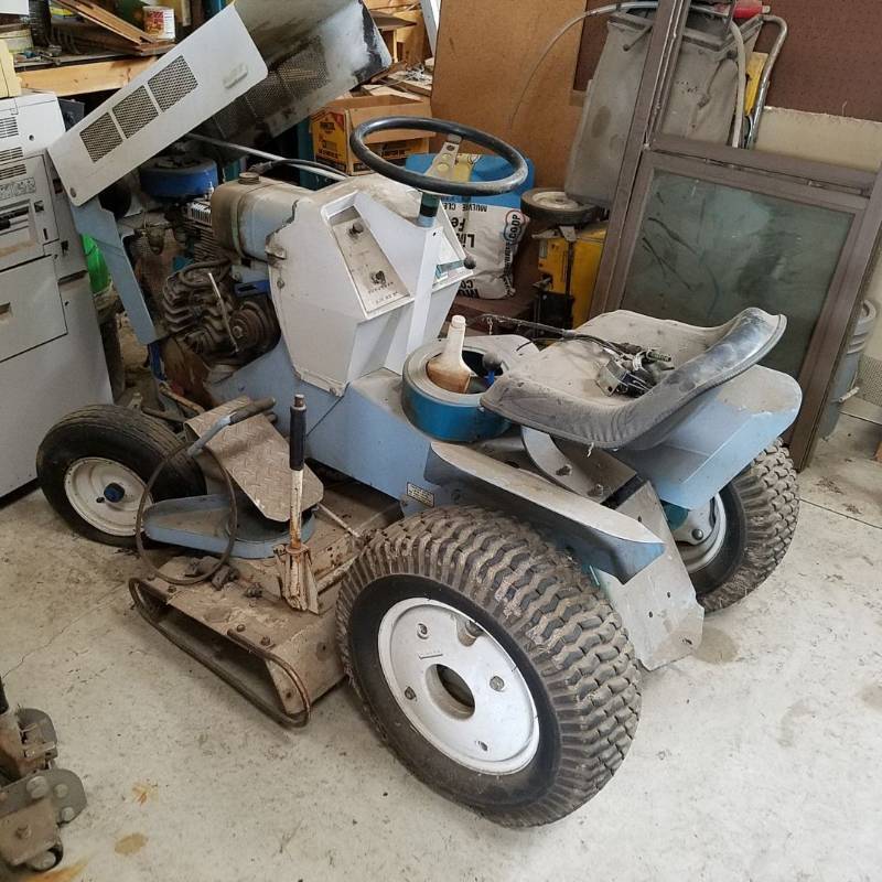 lot 7289 image: riding lawn mower - does not work - Parts mower