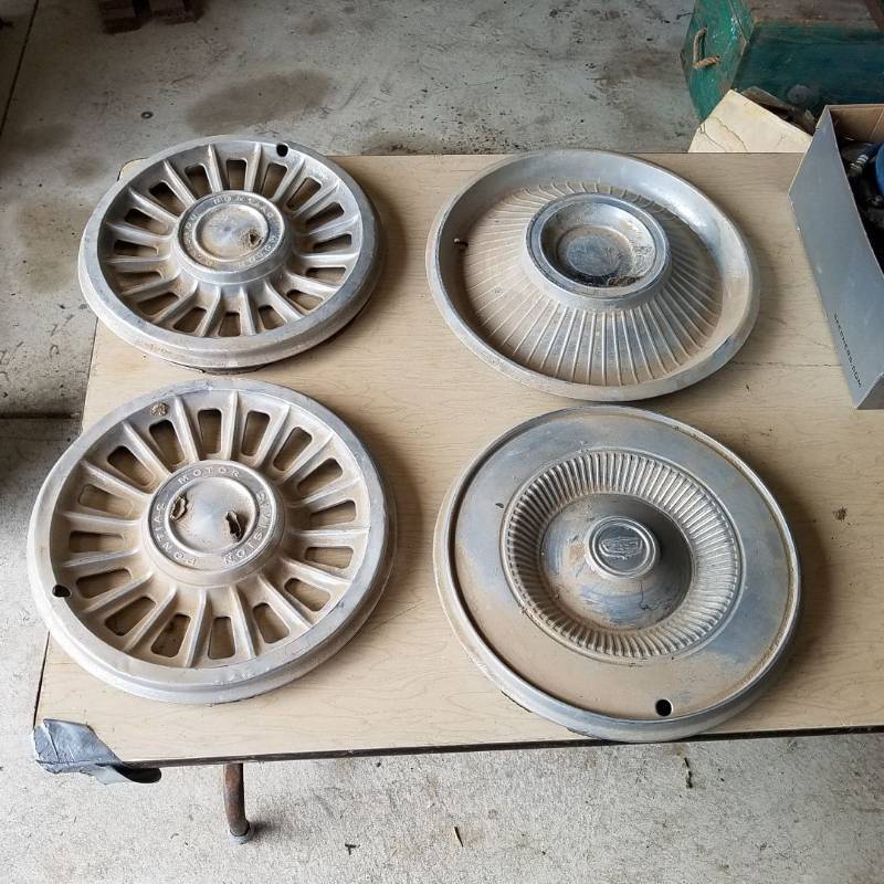 lot 7294 image: mismatch lot of hubcaps and vintage helmet