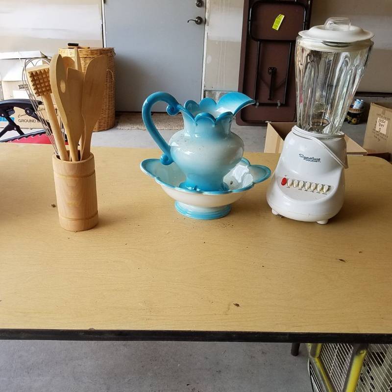 lot 7310 image: blender, pitcher and Bowl, kitchen utensils
