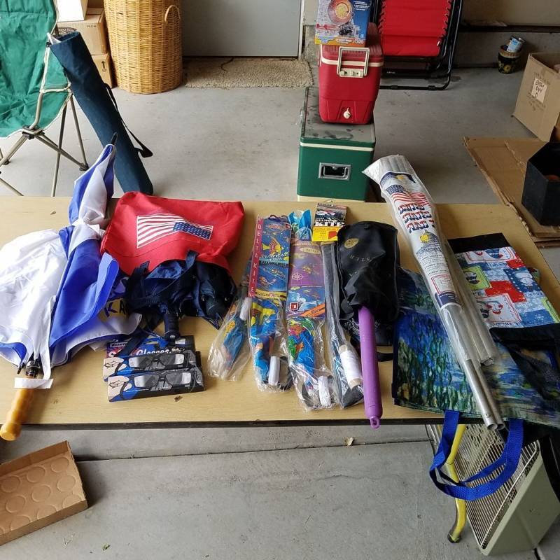 lot 7329 image: kites, spy glasses, umbrellas, 2 folding chairs