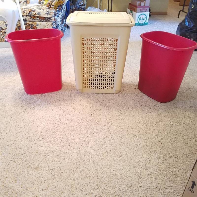 lot 7343 image: laundry basket and 2 trash cans