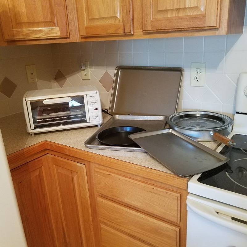 lot 7347 image: Magic Chef toaster oven, frying skillet, baking pans