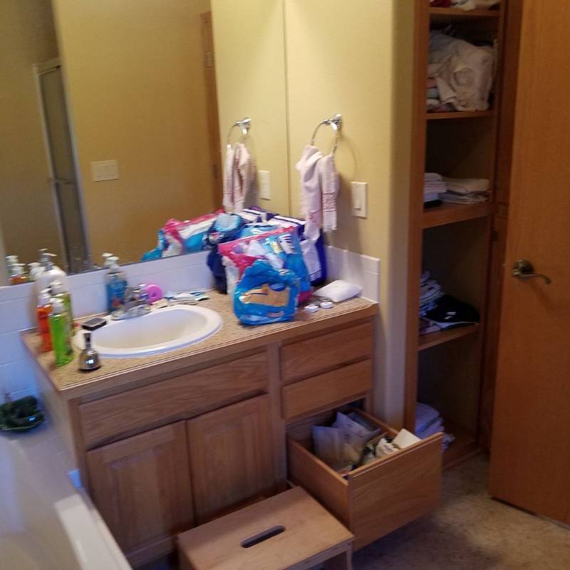 lot 7356 image: All loose items in Bathroom
