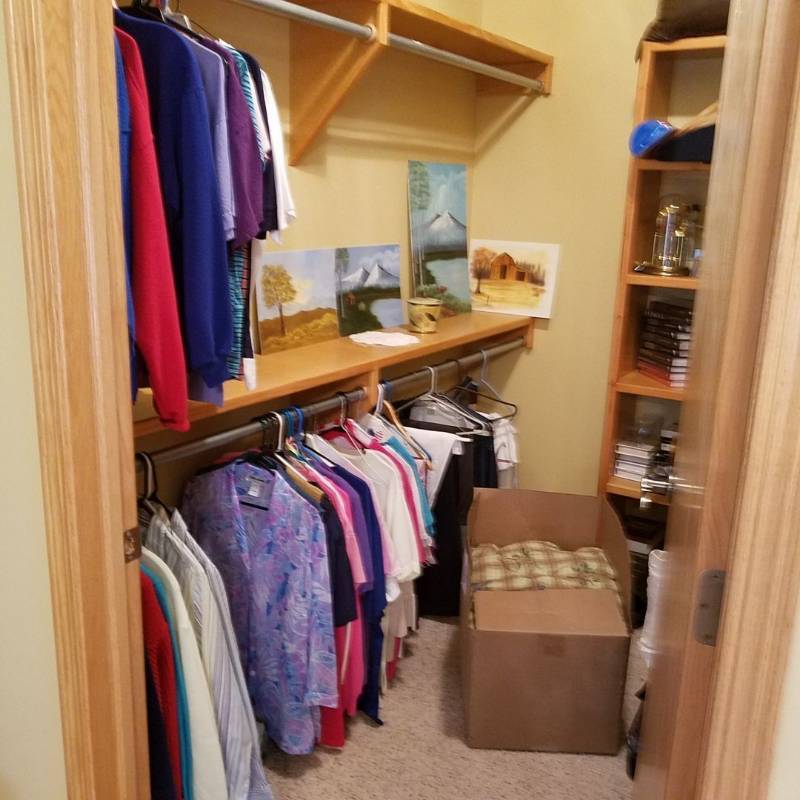 lot 7358 image: all contents in closet