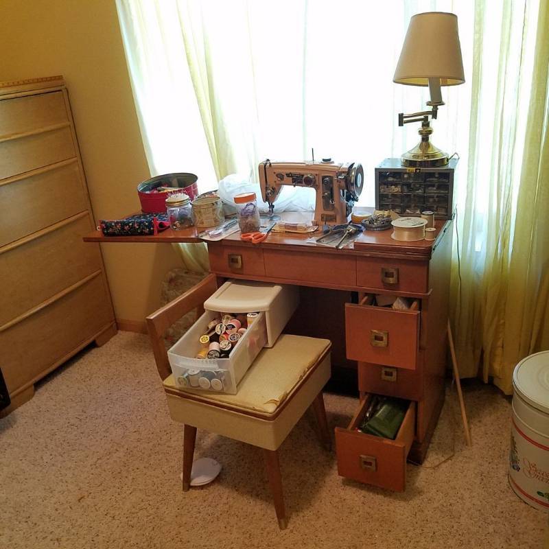 lot 7364 image: sewing machine desk and sewing notions