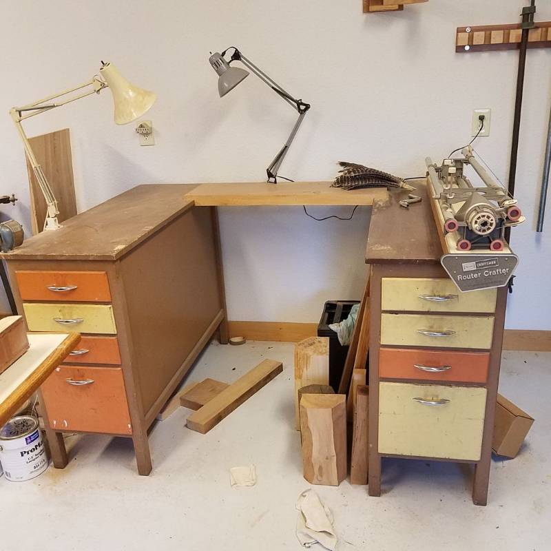 lot 7375 image: Craftsman router crafter, u-shaped desk with really deep drawers