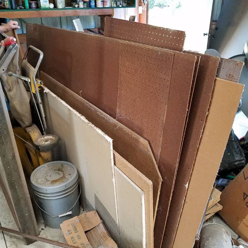 lot 7391 image: Assorted sizes peg board