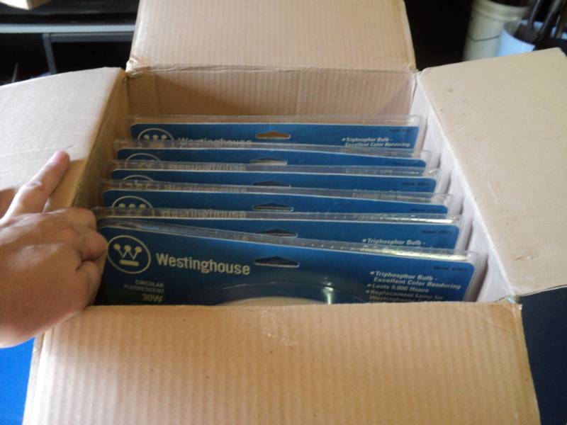 lot 9056 image: (1) box of (6) Westinghouse 30 watt, Triphosphor fluorescent 9 diameter bulb with 4-pin base