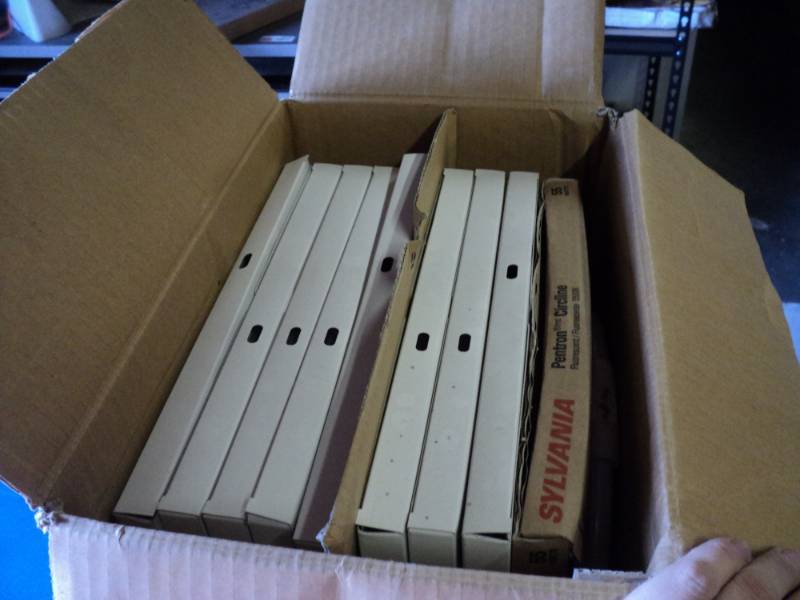 lot 9059 image: (10) ct mixed lot circline fluorescent bulbs, assorted brands and sizes