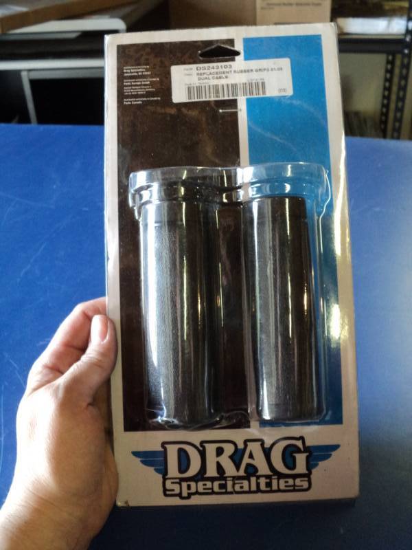 lot 9064 image: Drag Speacialties DS243103 Replacement Rubber Grips 81-08 Dual Cable