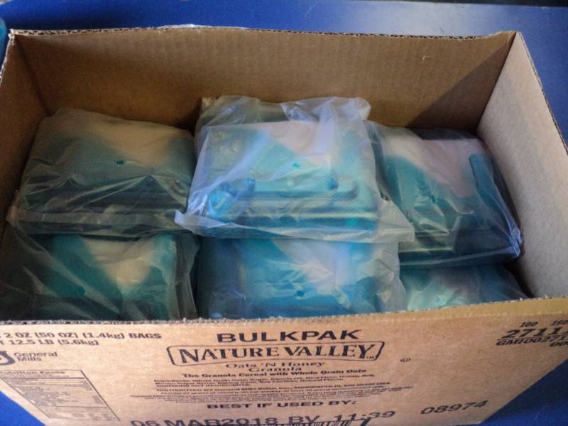 lot 9091 image: (28) ct lot plastic memo holder, with notes and pen, turquoise blue, magnetic back- great for lockers or the fridge