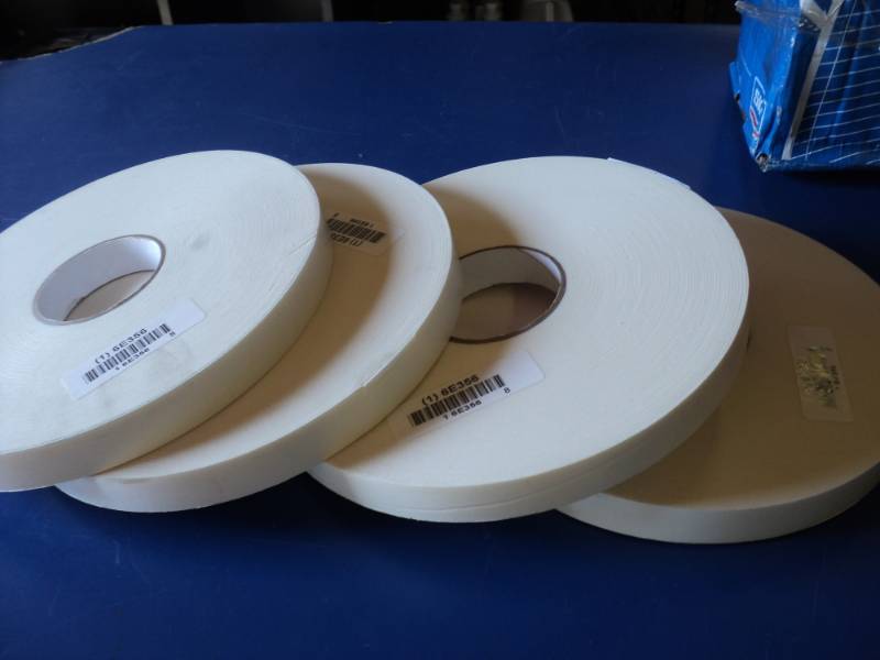 lot 9121 image: (4) rolls foam tape (1)6E356, 1 wide x approx 50