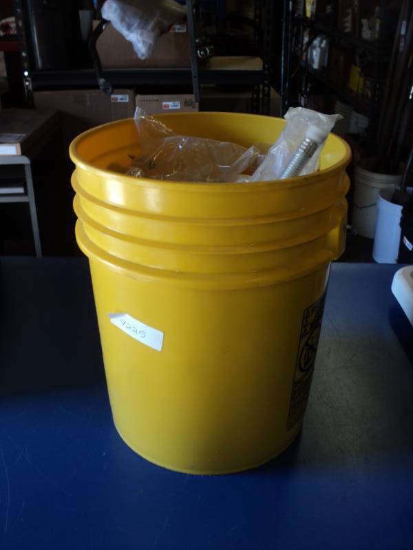 lot 9134 image: 26 lbs hardware in a 5 gallon bucket
