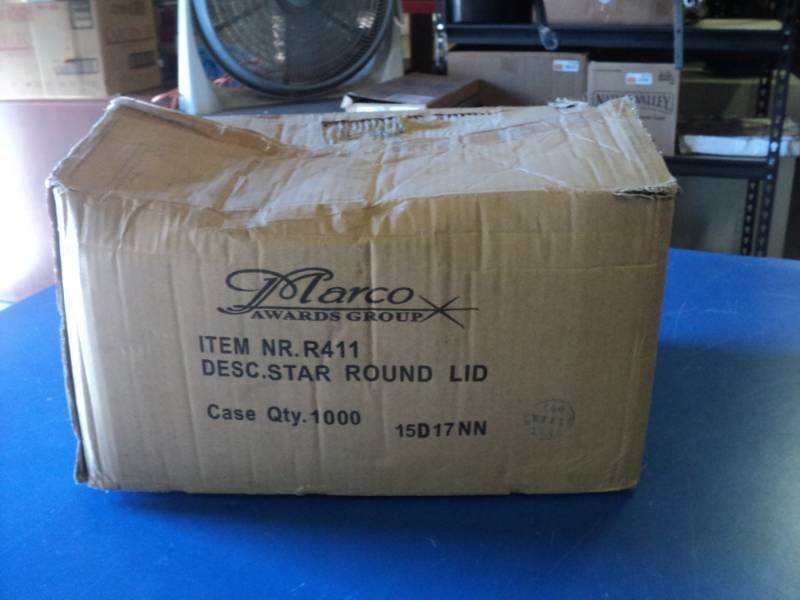 lot 9169 image: (1) box Marco Awards Star Round Ild, open box, approx 1000 per case, gold plastic