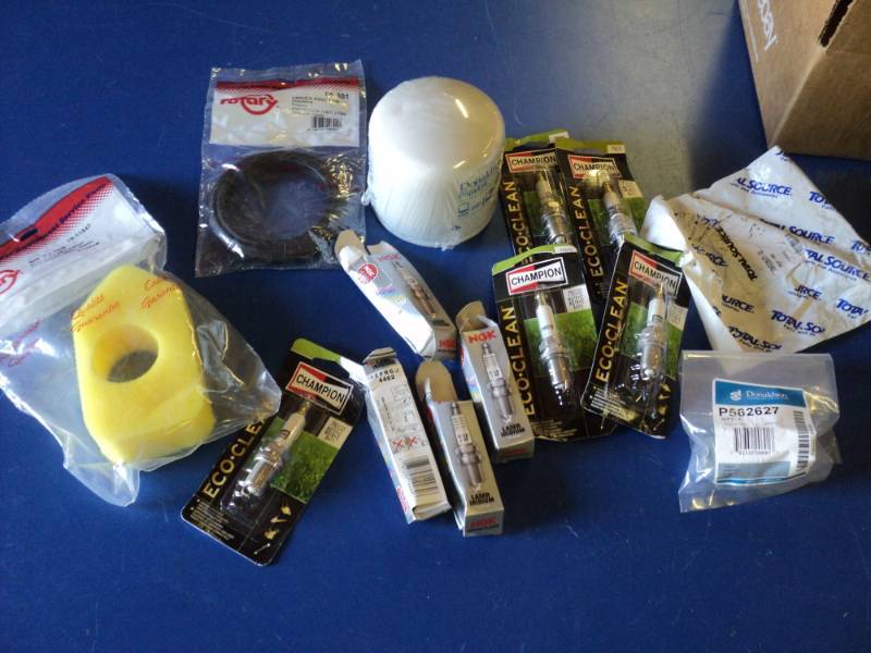 lot 9178 image: (14) ct mixed lot automotive and mechanical filters, spark plugs