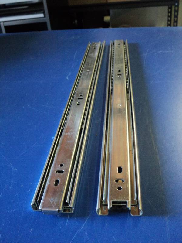 lot 9189 image: (1) pair drawer slides, 20