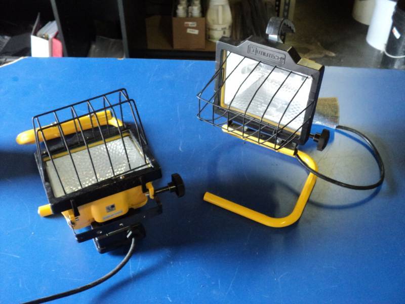 lot 9237 image: (2) ct lot Utilitech Work Lights, used, will need a replacement bulb