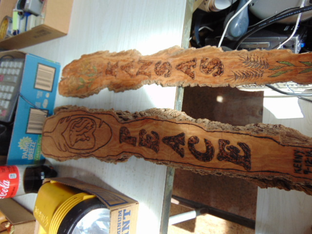 lot 18790 image: Wood carved and painted home decor