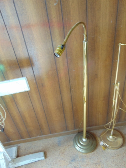 lot 18795 image: 1 floor lamp