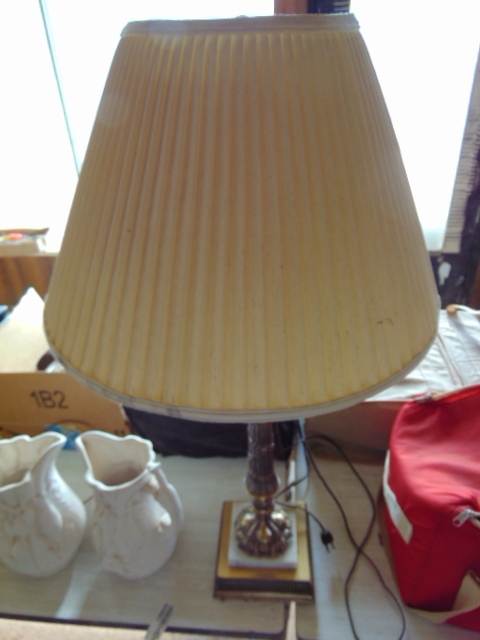 lot 18807 image: Nice lamp