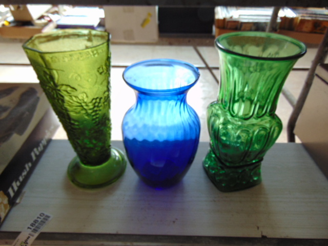 lot 18808 image: 3 beautiful vases