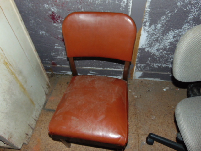 lot 18831 image: sturdy metal chair with vinyl cushion