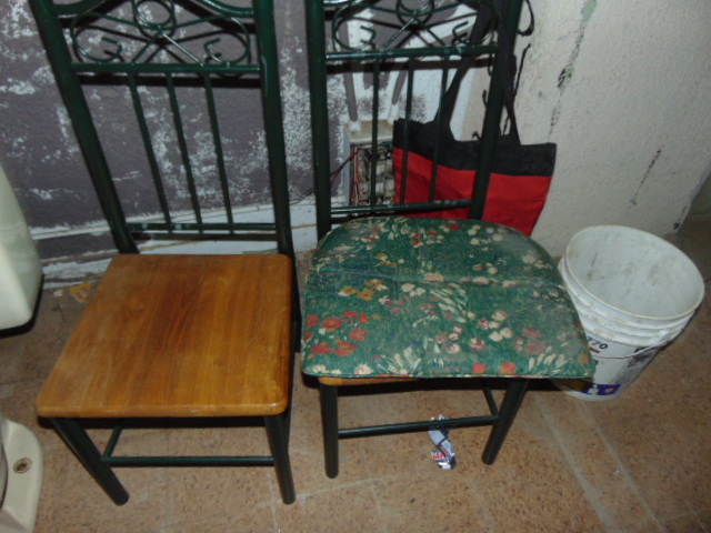 lot 18835 image: 2 metal chairs with wooden seat