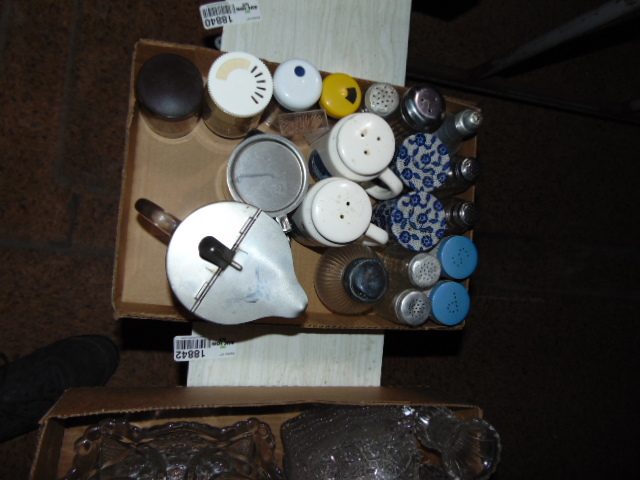 lot 18840 image: salt and pepper shakers and kitchen assortment