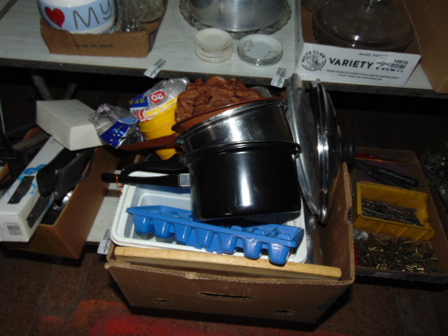 lot 18857 image: cutting board, kitchen pots, ice trays, etc...