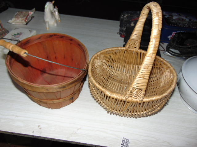 lot 18863 image: 2 baskets
