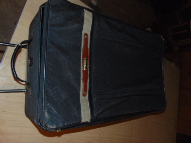 lot 18870 image: Luggage