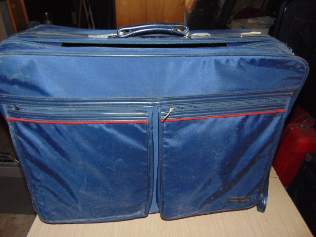 lot 18877 image: suitcase with content