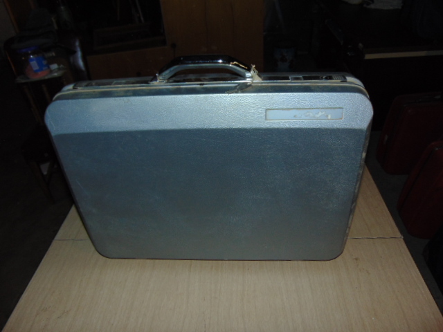 lot 18878 image: expensive briefcase