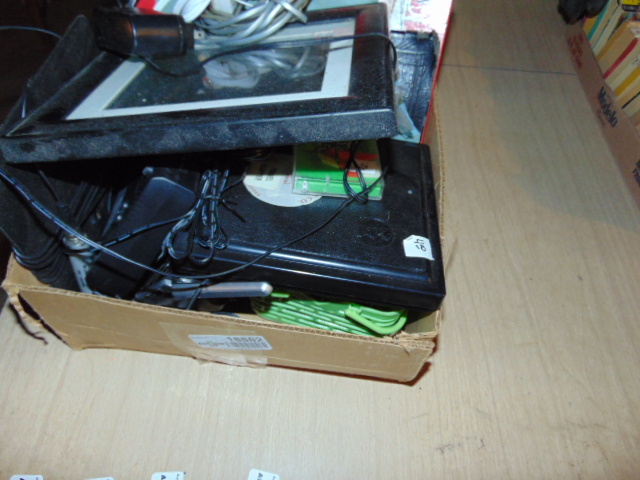 lot 18882 image: Digital picture frame and more