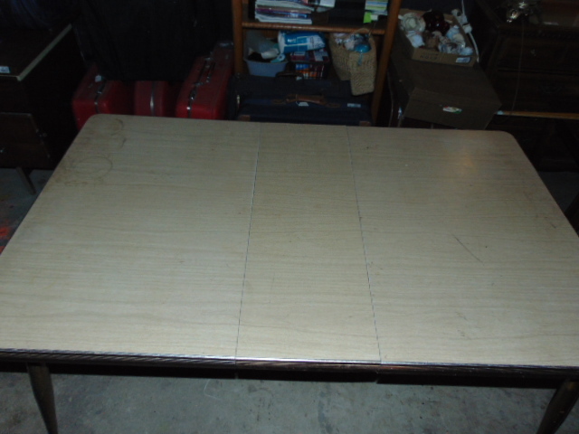 lot 18889 image: Vintage table