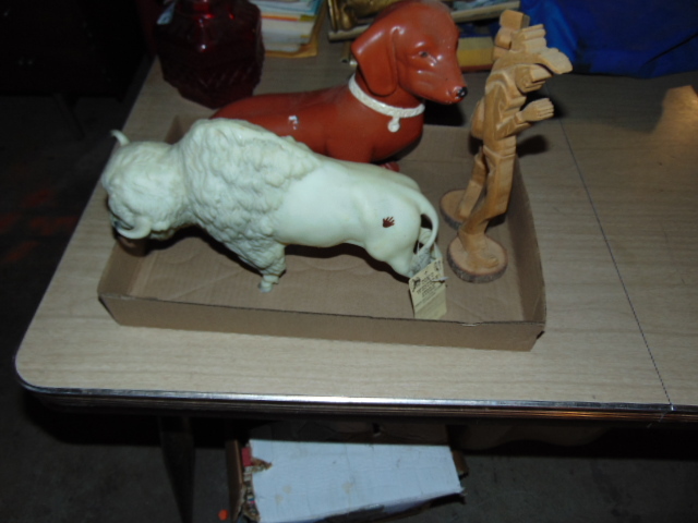 lot 18898 image: Figurines